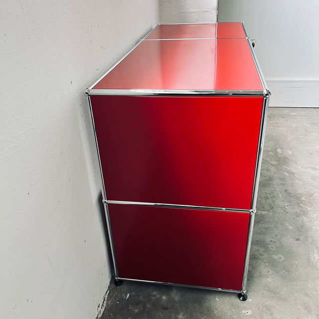 USM Haller - Sideboard 2x2 - 2 Klappen - rubinrot - gebrauchter TOP Zustand