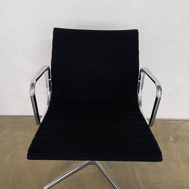Vitra - EA 108 Alu Chair - Konferenzstuhl/Besucherstuhl - schwarz - Charles & Ray Eames - sehr guter gebrauchter Zustand