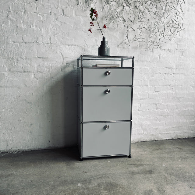 USM Haller - Highboard 1x4 - 2 Klappen, 1 Schublade und 1 offenes Fach - lichtgrau - gebrauchter TOP Zustand