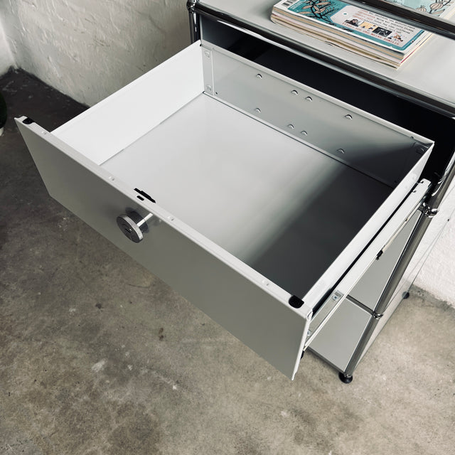 USM Haller - Highboard 1x4 - 2 Klappen, 1 Schublade und 1 offenes Fach - lichtgrau - gebrauchter TOP Zustand
