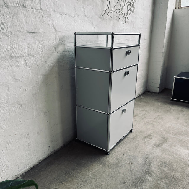USM Haller - Highboard 1x4 - 2 Klappen, 1 Schublade und 1 offenes Fach - lichtgrau - gebrauchter TOP Zustand