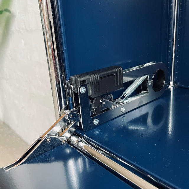 USM Haller - Highboard 1x3 - 2 Klappen - stahlblau - guter gebrauchter Zustand