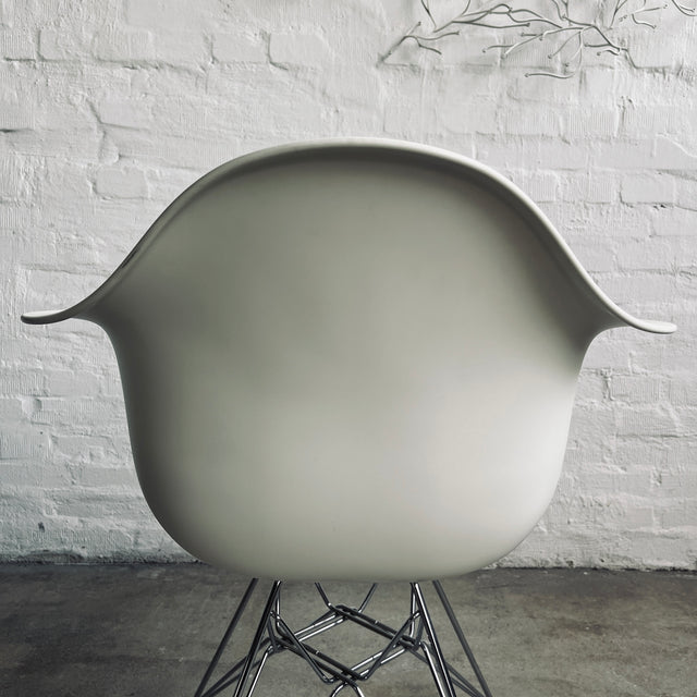 Vitra - Eames Plastic Armchair DAR - Armlehnenstuhl - weiß - Charles und Ray Eames - guter gebrauchter Zustand