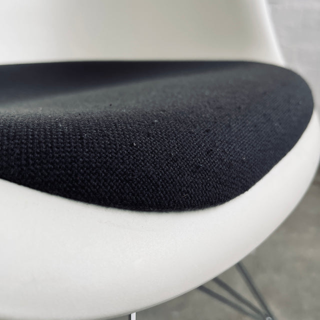 Vitra - Eames Plastic Armchair DAR - Armlehnenstuhl - weiß - Charles und Ray Eames - guter gebrauchter Zustand