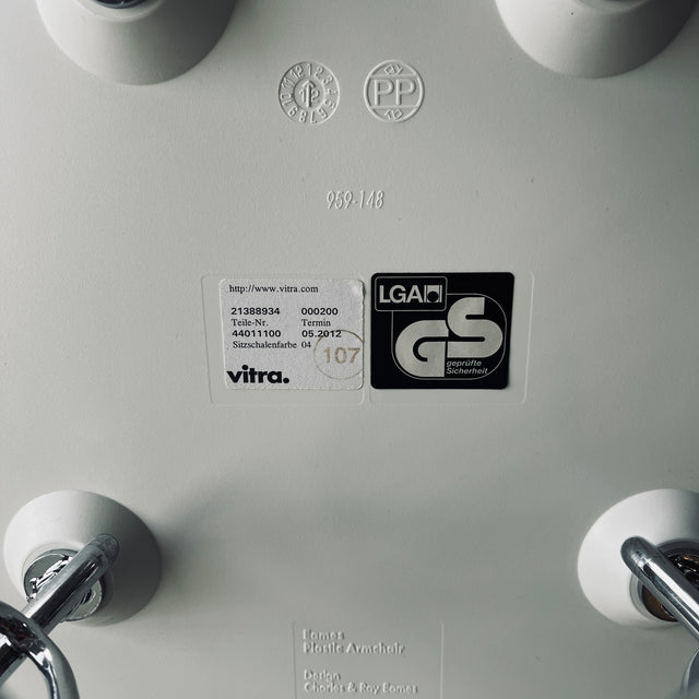 Vitra - Eames Plastic Armchair DAR - Armlehnenstuhl - weiß - Charles und Ray Eames - guter gebrauchter Zustand