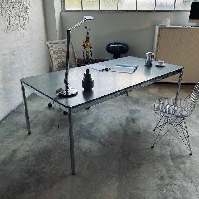USM Haller - Tisch - mittelgrau - 200 x 100 cm - gebrauchter Zustand