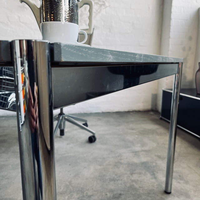 USM Haller - Tisch - mittelgrau - 200 x 100 cm - gebrauchter Zustand