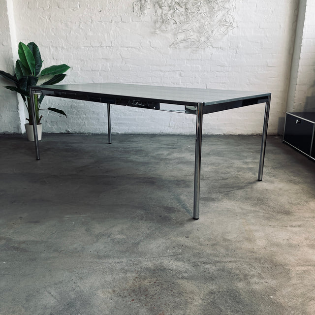USM Haller - Tisch - mittelgrau - 200 x 100 cm - gebrauchter Zustand