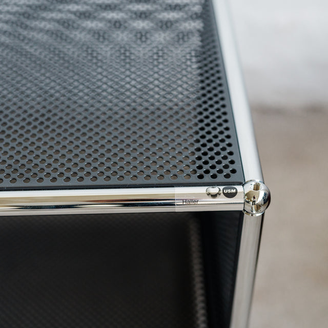 USM Haller - Lowboard 2x1 - schwarz perforiert - gebrauchter TOP Zustand