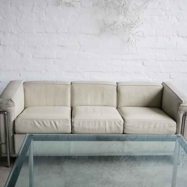 Cassina - LC 2 - 3-Sitzer Sofa - Leder hell - Le Corbusier, Charlotte Perriand & Pierre Jeanneret -  guter gebrauchter Zustand
