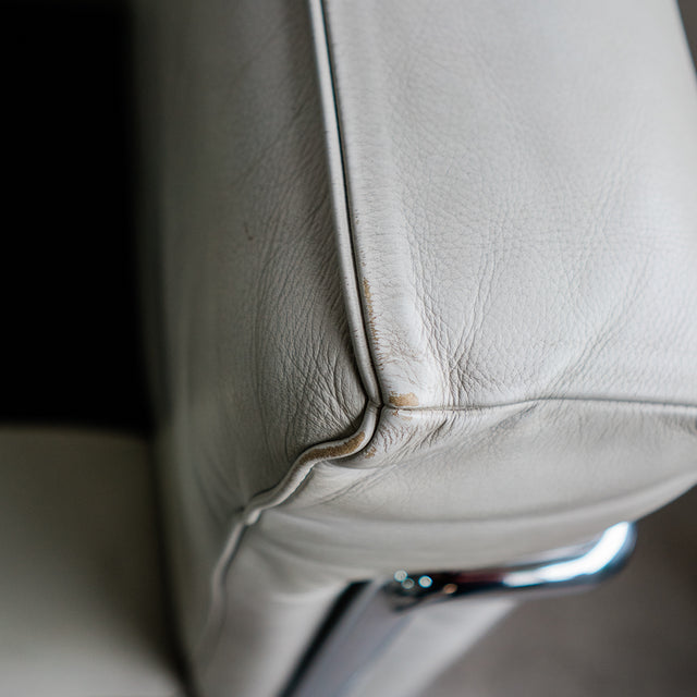 Cassina - LC 2 - 3-Sitzer Sofa - Leder hell - Le Corbusier, Charlotte Perriand & Pierre Jeanneret -  guter gebrauchter Zustand