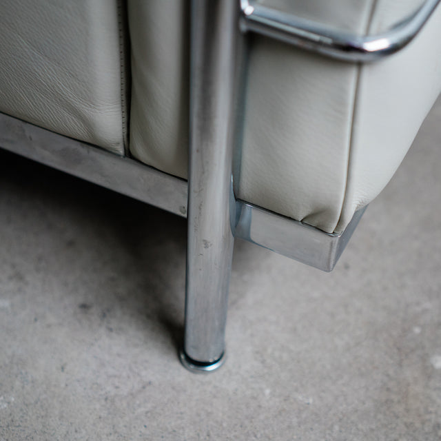 Cassina - LC 2 - 3-Sitzer Sofa - Leder hell - Le Corbusier, Charlotte Perriand & Pierre Jeanneret -  guter gebrauchter Zustand