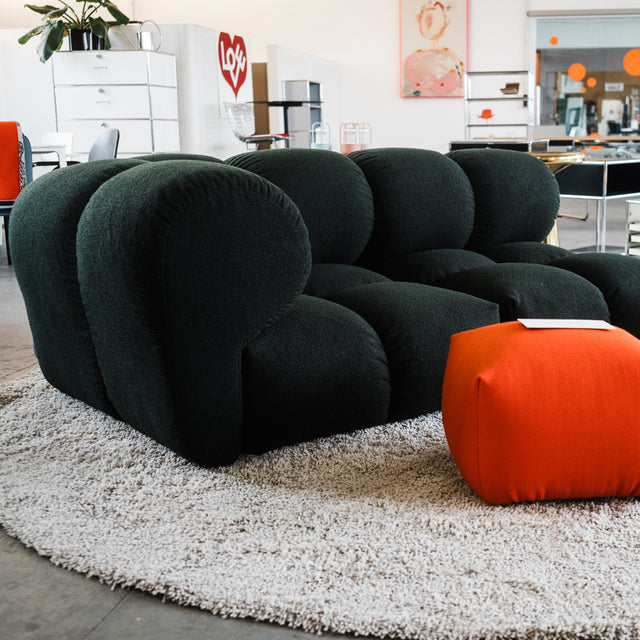 OUT - Objekte unserer Tage - Sander Sofa - 2,5 Sitzer - Moosgrün - NEU!