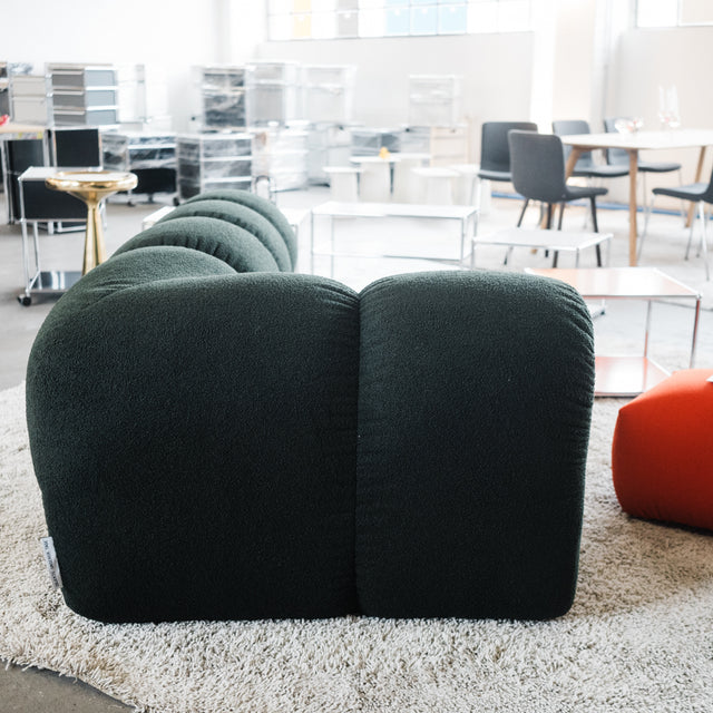 OUT - Objekte unserer Tage - Sander Sofa - 2,5 Sitzer - Moosgrün - NEU!