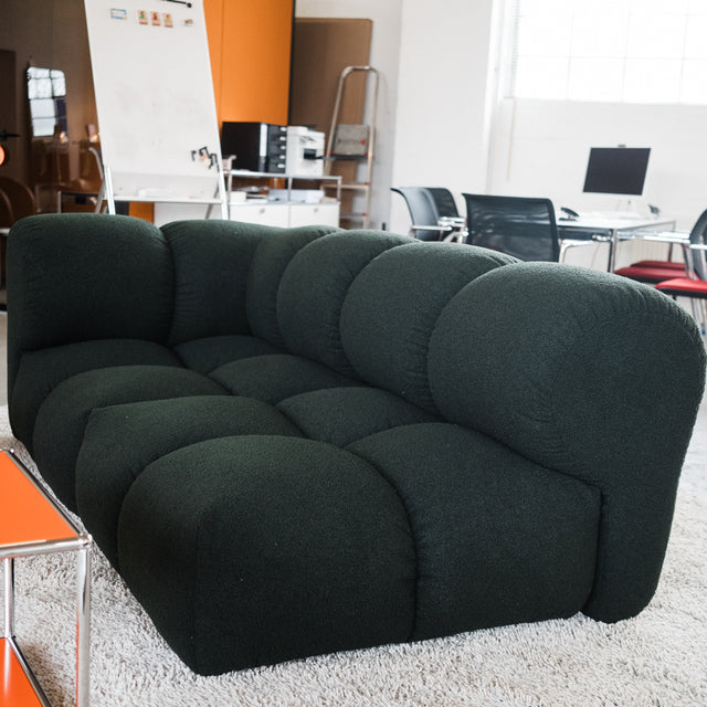 OUT - Objekte unserer Tage - Sander Sofa - 2,5 Sitzer - Moosgrün - NEU!