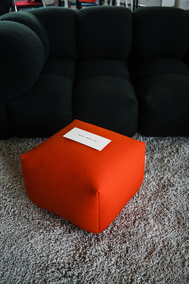 OUT - Objekte unserer Tage - Sander Sofa - 2,5 Sitzer - Moosgrün - NEU!