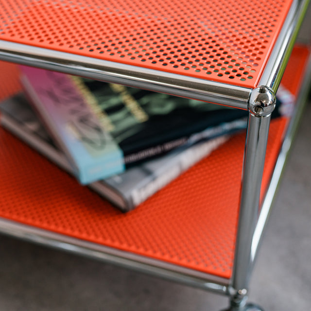 USM Haller - Beistelltisch - 52 x 52 cm - orange perforiert - gebrauchter TOP Zustand