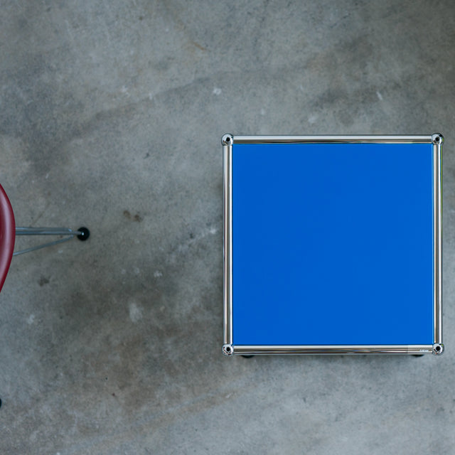 USM Haller - Beistelltisch - 37 x 37 cm - enzianblau - guter gebrauchter Zustand