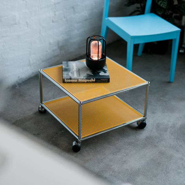 USM Haller - Beistelltisch - 52 x 52 cm - gelb perforiert - gebrauchter TOP Zustand