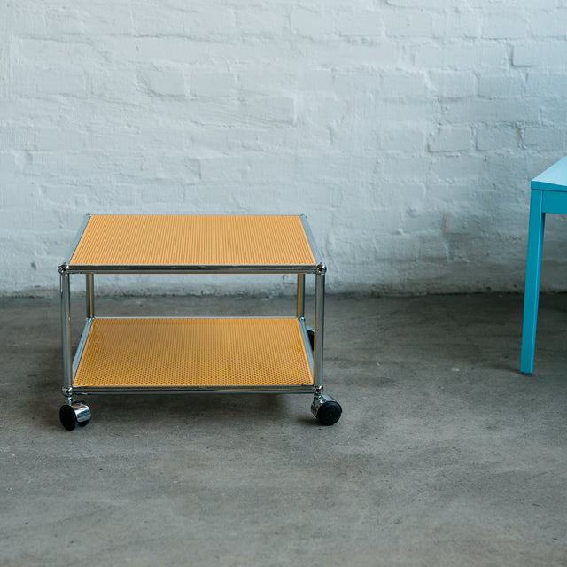 USM Haller - Beistelltisch - 52 x 52 cm - gelb perforiert - gebrauchter TOP Zustand