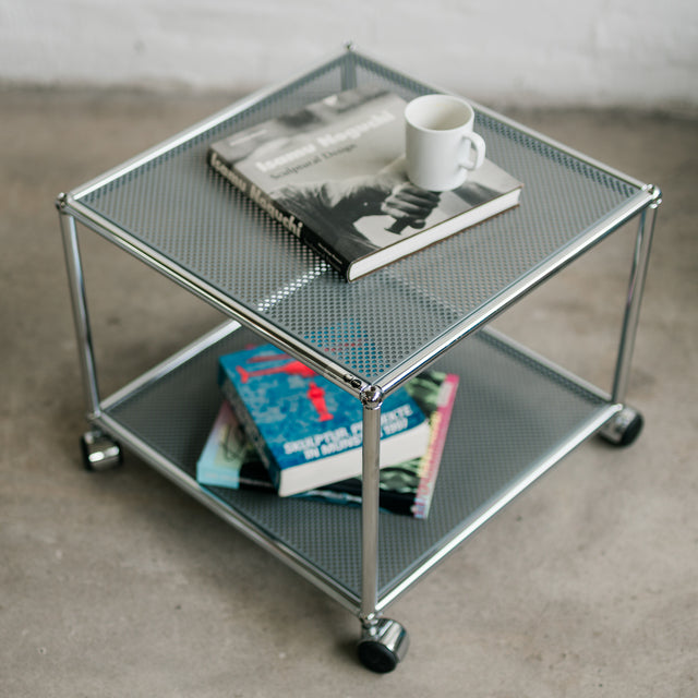 USM Haller - Beistelltisch - 52 x 52 cm - mittelgrau perforiert - gebrauchter TOP Zustand