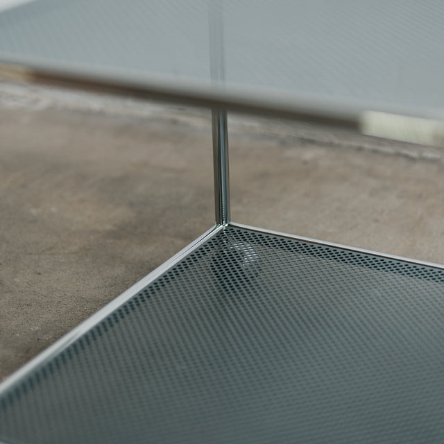 USM Haller - Beistelltisch - 52 x 52 cm - mittelgrau perforiert - gebrauchter TOP Zustand