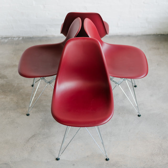 4er Set - Vitra - Eames Plastic Side Chair DSR - Stuhl - oxidrot - Charles & Ray Eames - sehr guter gebrauchter Zustand