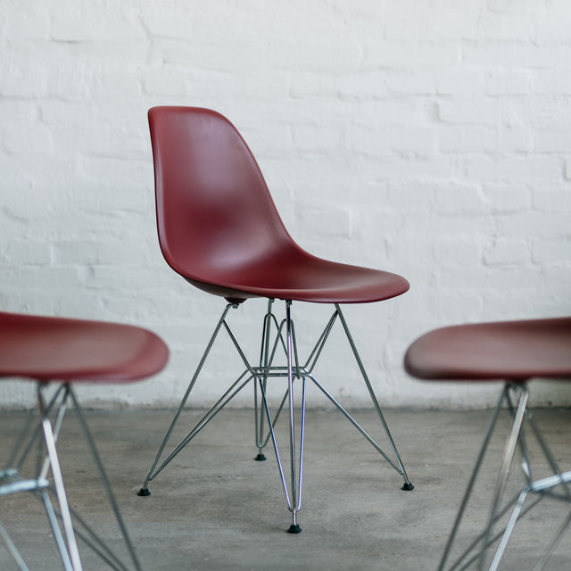 4er Set - Vitra - Eames Plastic Side Chair DSR - Stuhl - oxidrot - Charles & Ray Eames - sehr guter gebrauchter Zustand