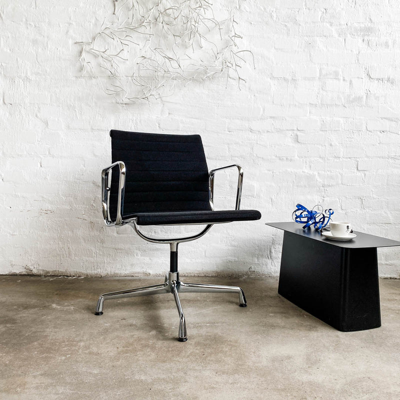 Vitra - EA 108 Alu Chair - Besucherstuhl - schwarz