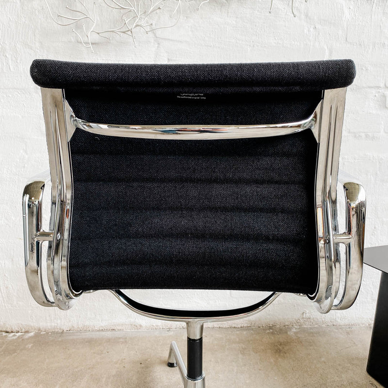 Vitra - EA 108 Alu Chair - Besucherstuhl - schwarz