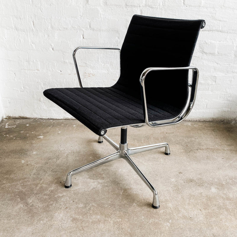 Vitra - EA 108 Alu Chair - Besucherstuhl - schwarz