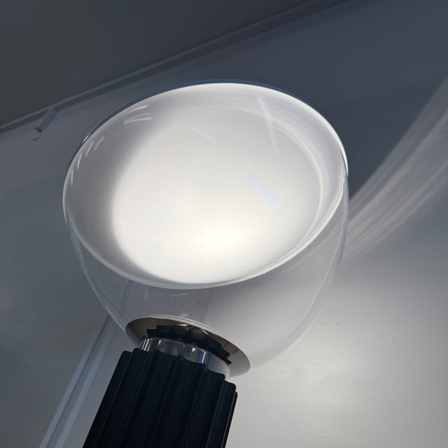 FLOS Taccia Small LED -  Tischlampe - Glas/Schwarz - Neuwertig!