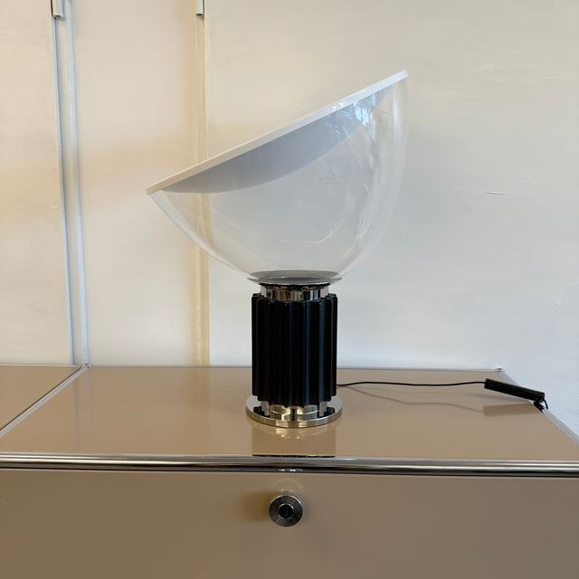 FLOS Taccia Small LED -  Tischlampe - Glas/Schwarz - Neuwertig!