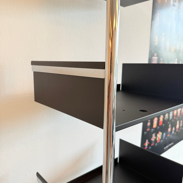 MOX Pool 220 - Anlehnregal - 6 Böden - Schwarz/Chrom - Neuwertig!