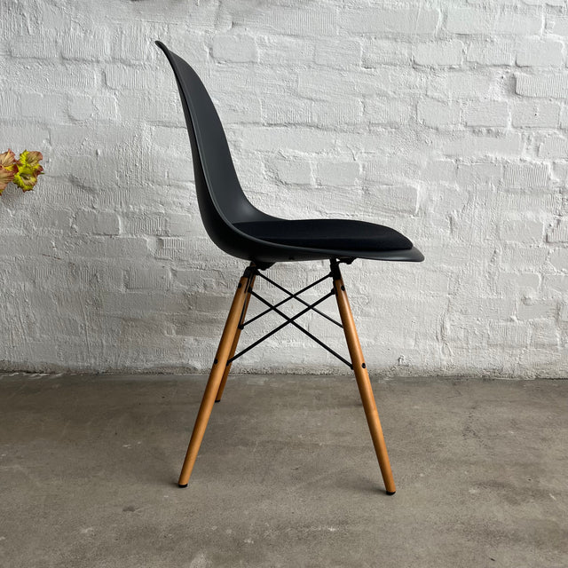 Vitra - Eames Plastic Side Chair DSW -  schwarz
