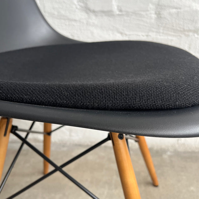 Vitra - Eames Plastic Side Chair DSW -  schwarz