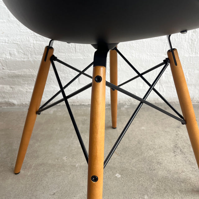 Vitra - Eames Plastic Side Chair DSW -  schwarz
