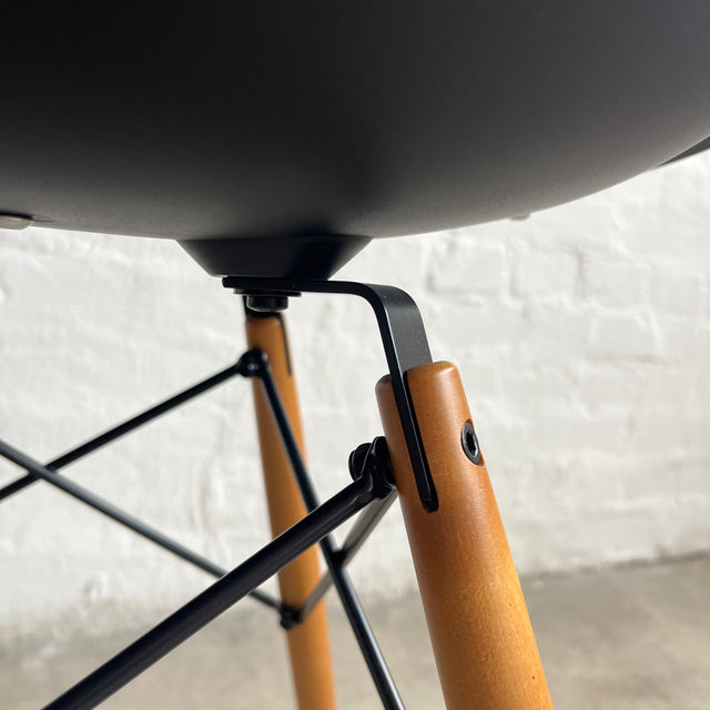 Vitra - Eames Plastic Side Chair DSW -  schwarz