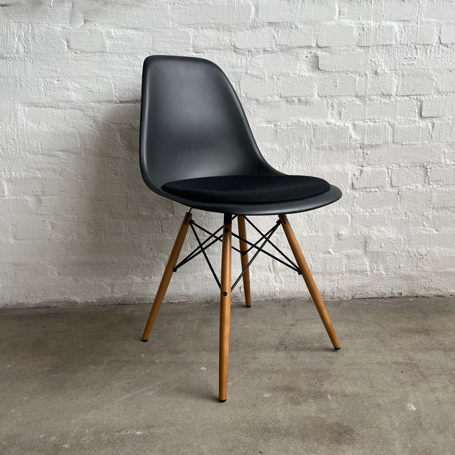 Vitra - Eames Plastic Side Chair DSW -  schwarz