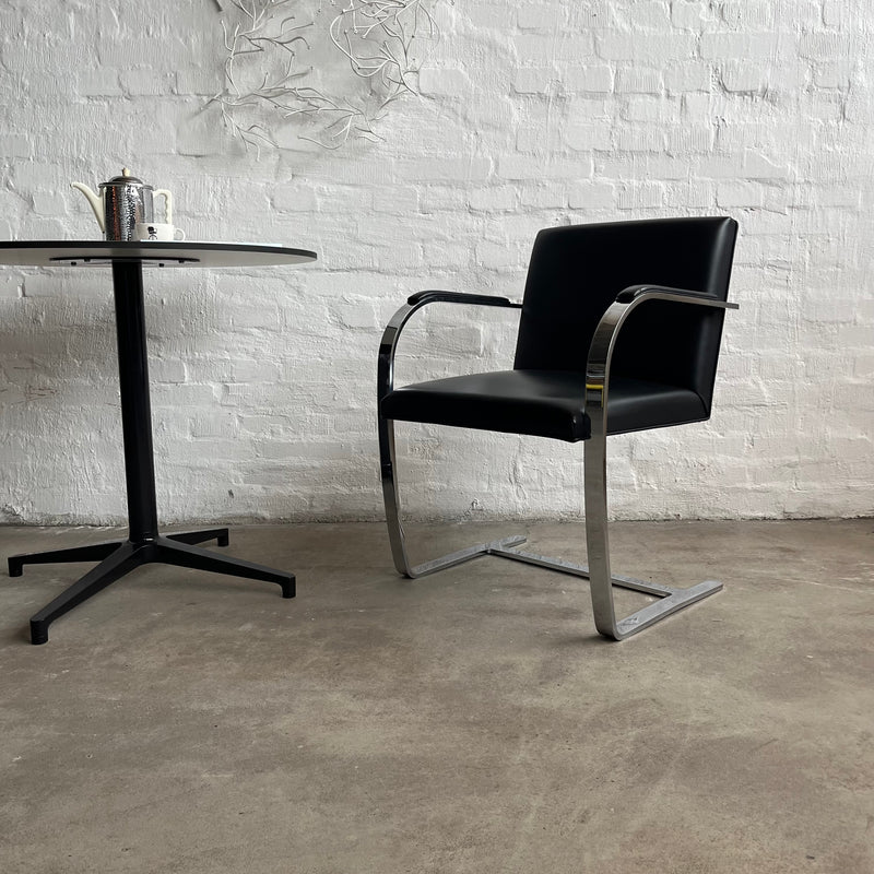 Knoll International - Brno Freischwinger - Leder schwarz