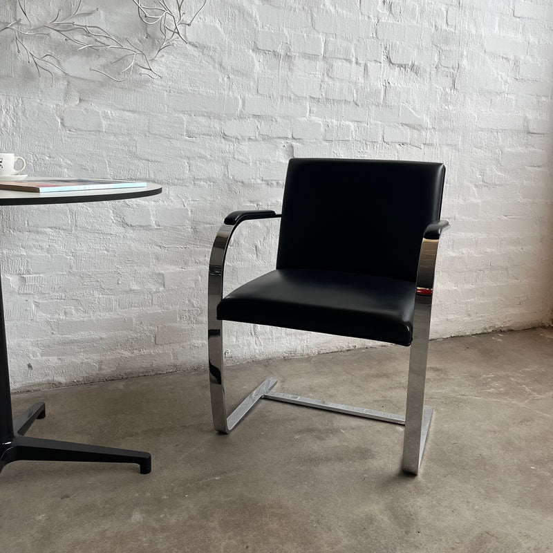 Knoll International - Brno Freischwinger - Leder schwarz