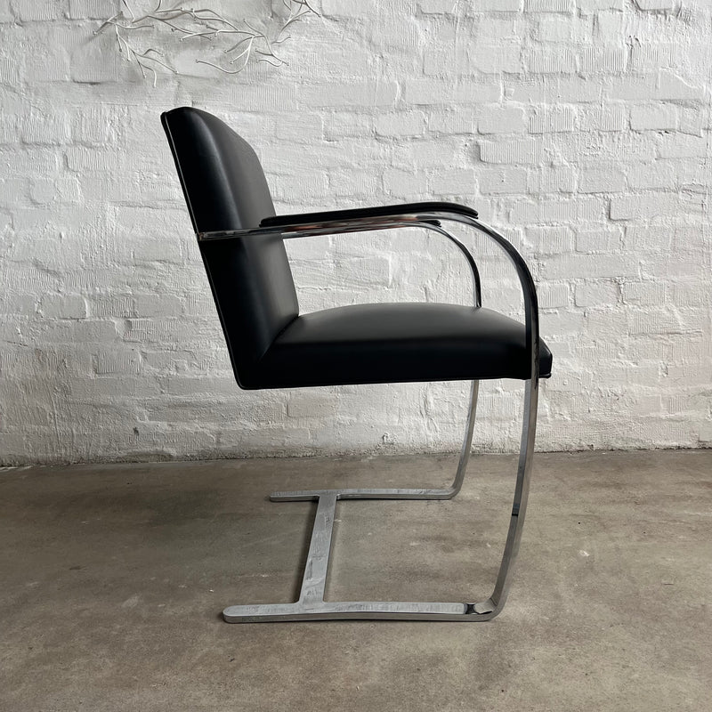 Knoll International - Brno Freischwinger - Leder schwarz