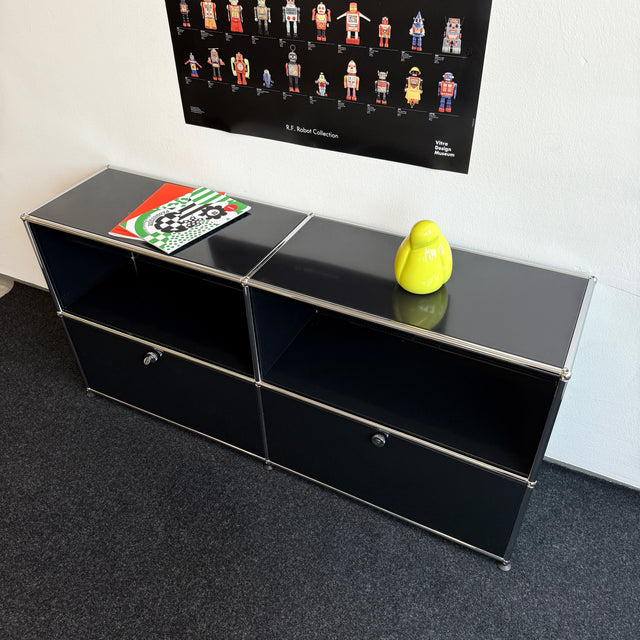 USM Haller - Sideboard - Schwarz - Vier Fächer