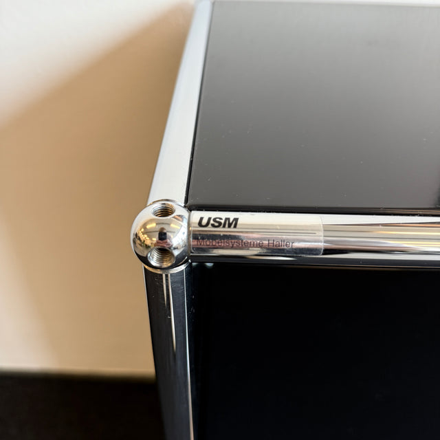 USM Haller - Sideboard - Schwarz - Vier Fächer