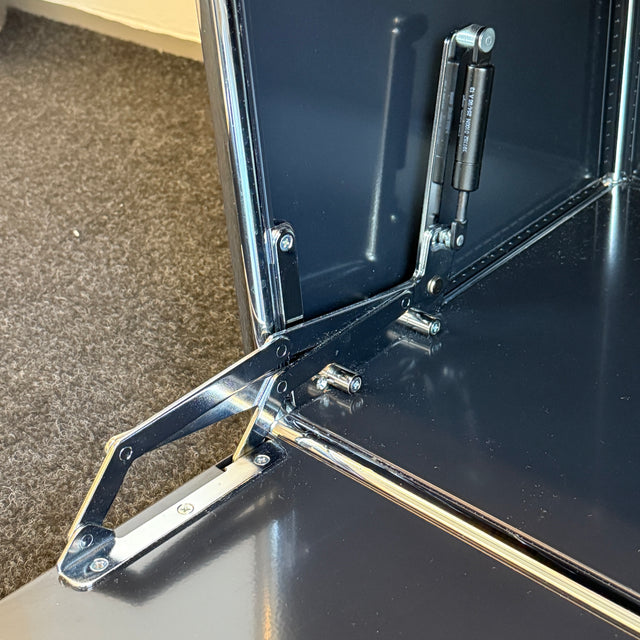 USM Haller - Sideboard - Schwarz - Vier Fächer