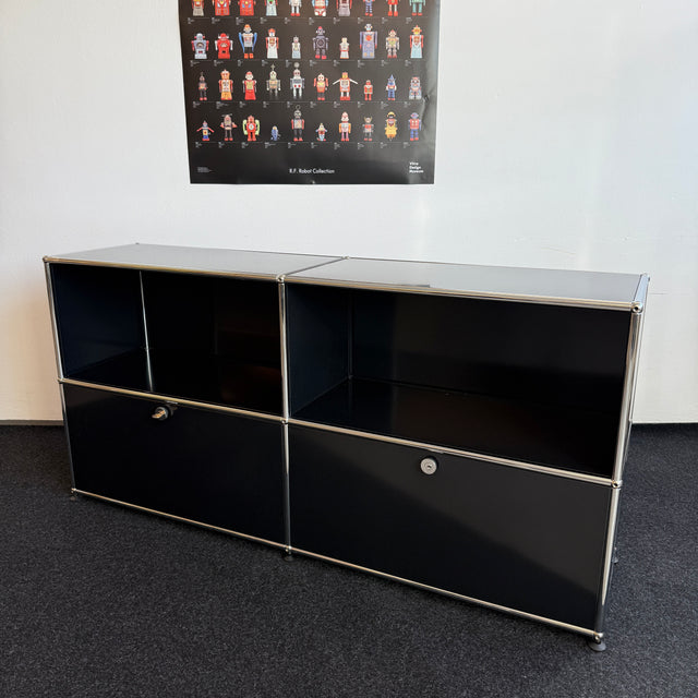 USM Haller - Sideboard - Schwarz - Vier Fächer