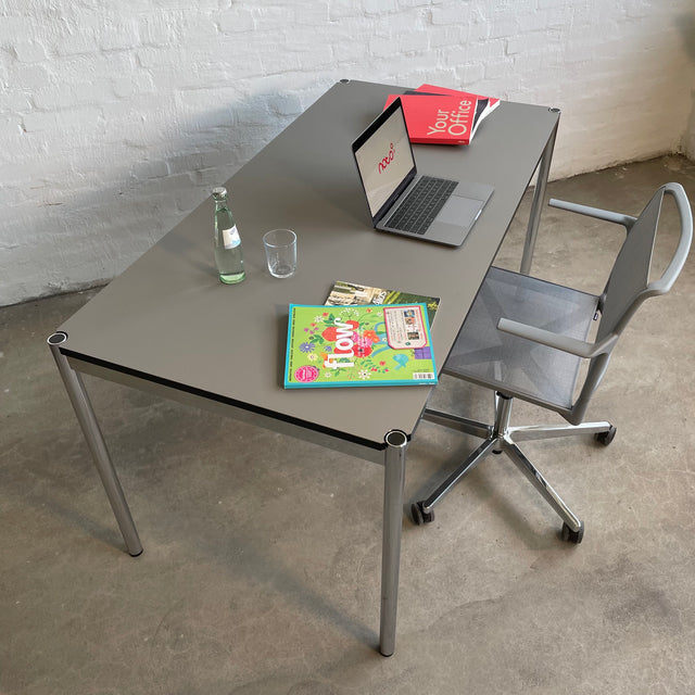USM Haller Tisch Fenix - grau - 150 x 75 cm - gebrauchte TOP Qualität