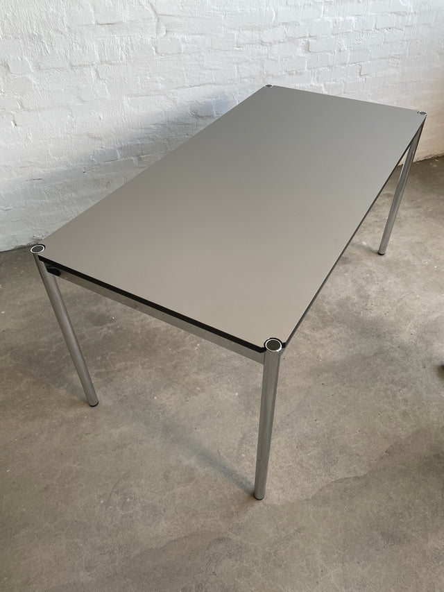 USM Haller Tisch Fenix - grau - 150 x 75 cm - gebrauchte TOP Qualität
