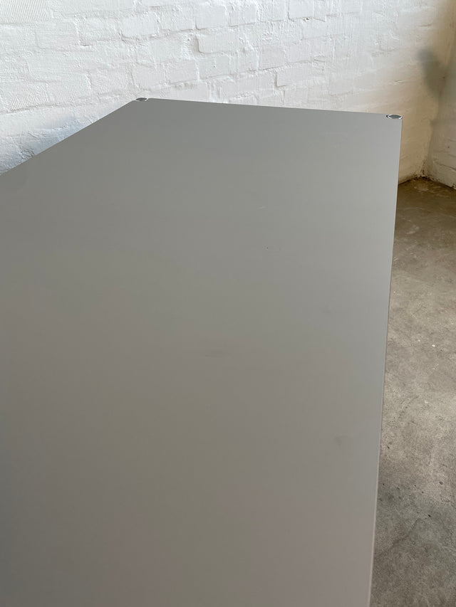 USM Haller Tisch Fenix - grau - 150 x 75 cm - gebrauchte TOP Qualität