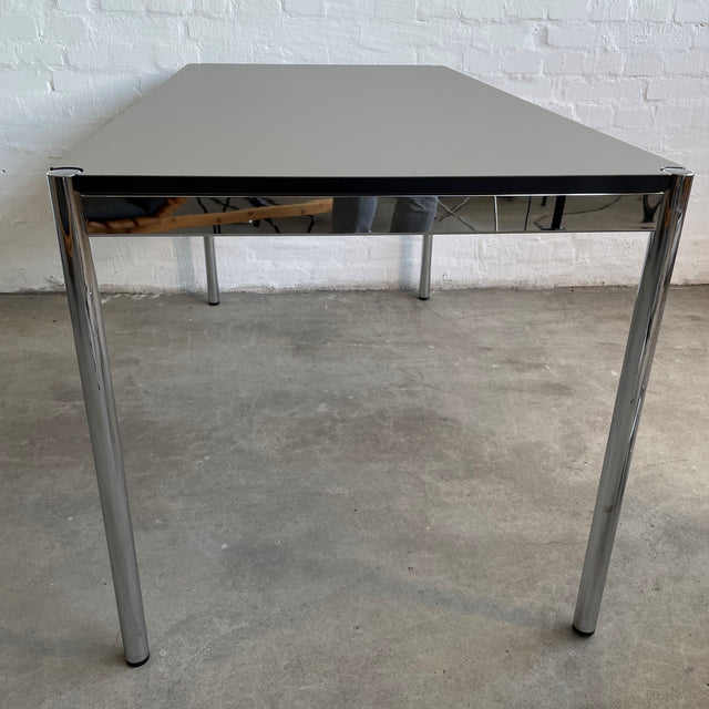 USM Haller Tisch Fenix - grau - 150 x 75 cm - gebrauchte TOP Qualität